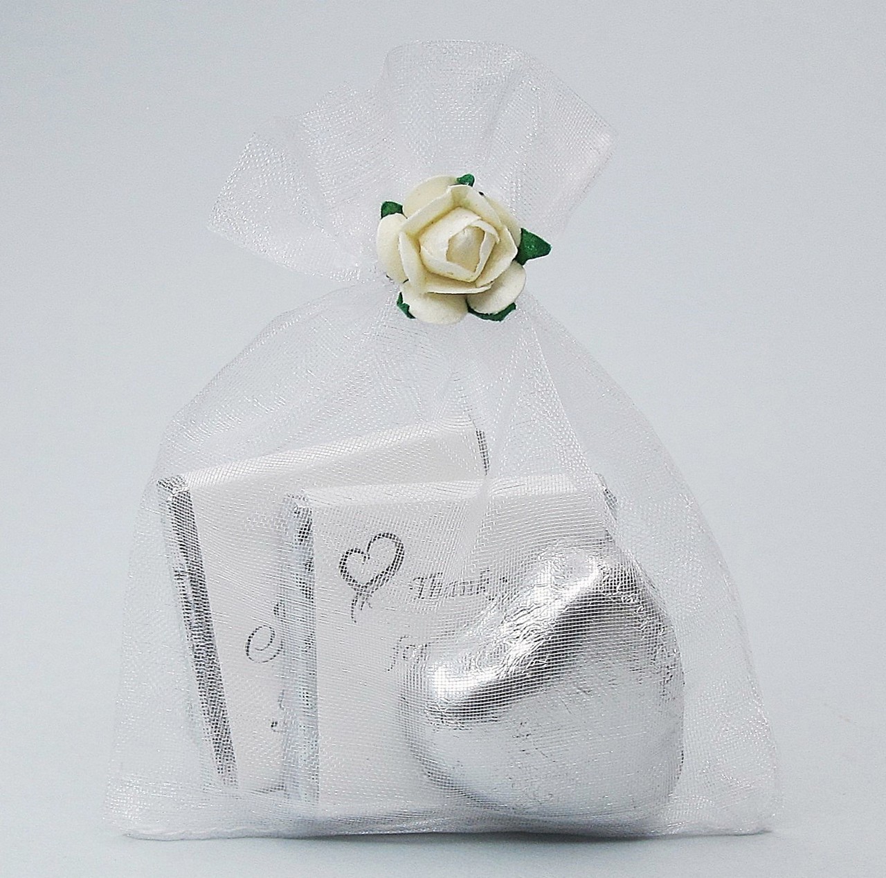 Picture of White Rose Vegan Chocolate Favour 