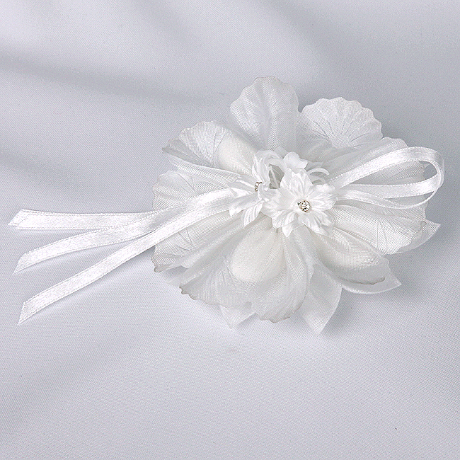 Pearl Petals in White | UK Wedding Favours